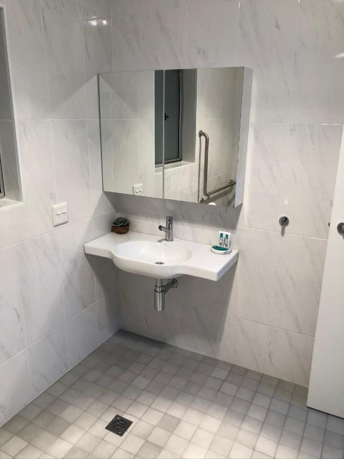 Brolga Hotel Motel - Coleambally ภายนอก รูปภาพ